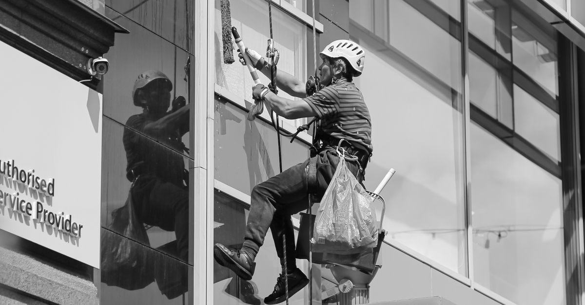 The Benefits of Professional Window Cleaning Services for Businesses