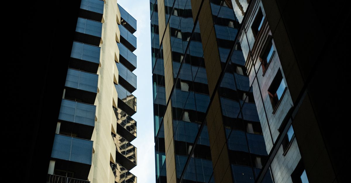 Troubleshooting Common Window Cleaning Challenges in Offices